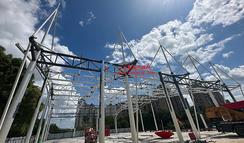“邊角料”變“金角銀邊”|溫州惠民路西側綠地球場鋼膜結構工程最新施工進度