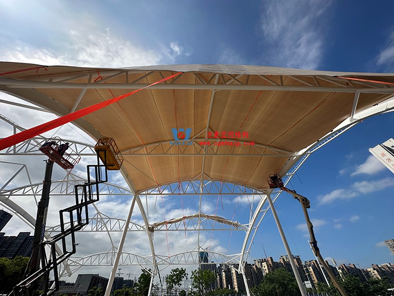 “邊角料”變“金角銀邊”|溫州惠民路西側綠地球場鋼膜結構工程最新施工進度