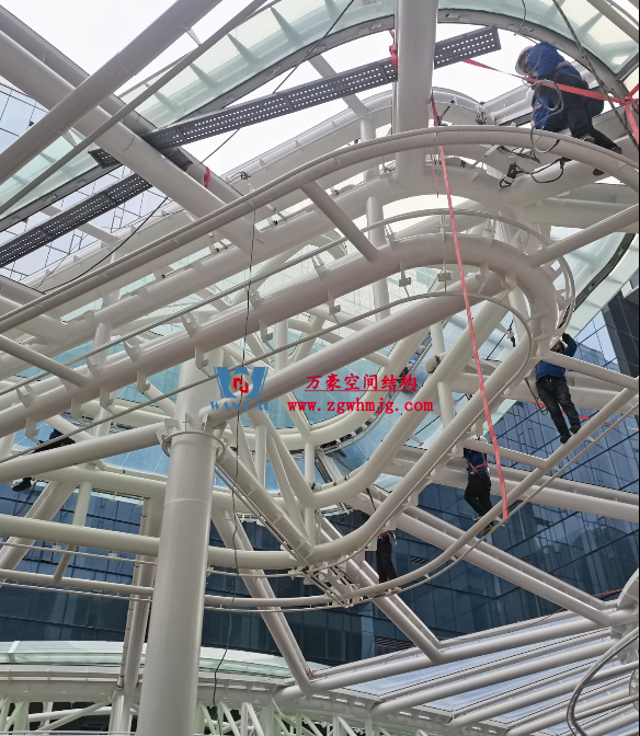 復雜空間鋼膜結構工程