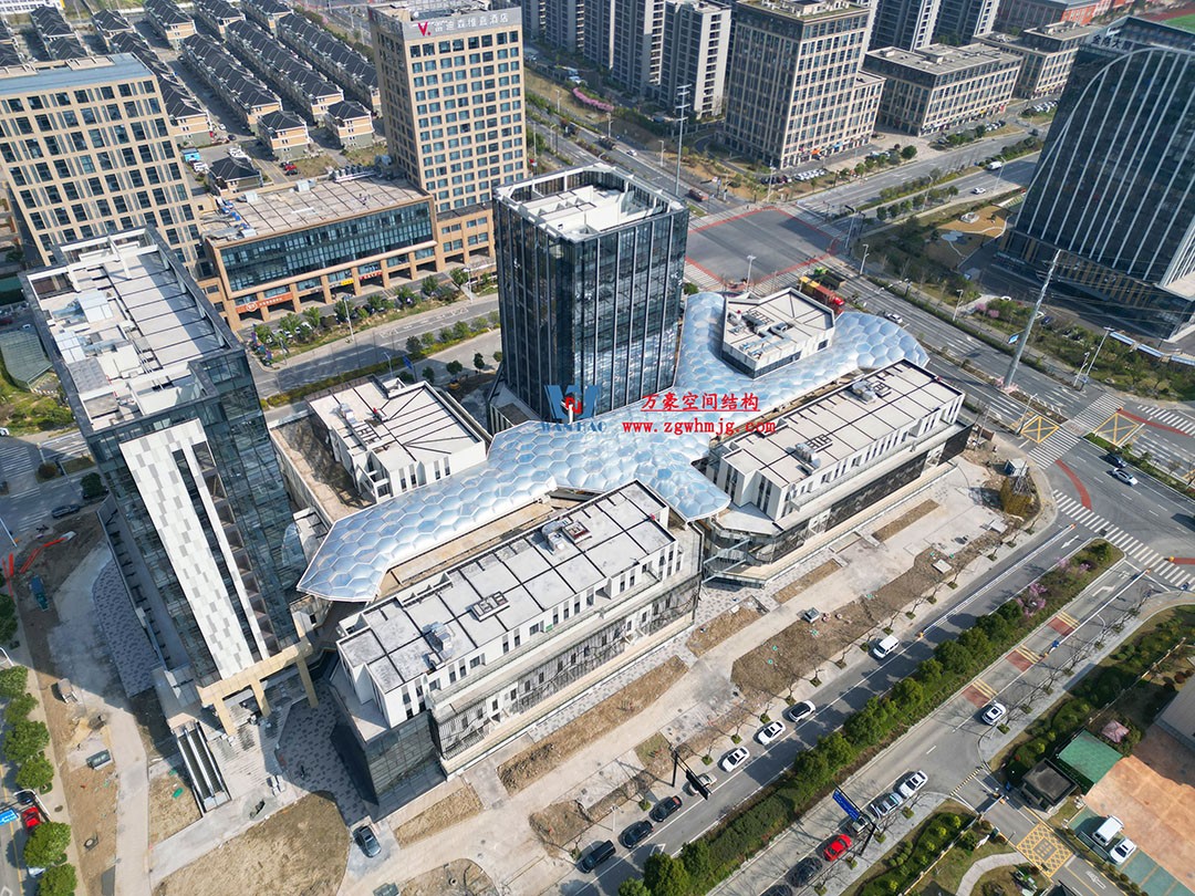 已完工，這個ETFE氣枕商業天幕閃亮登場！