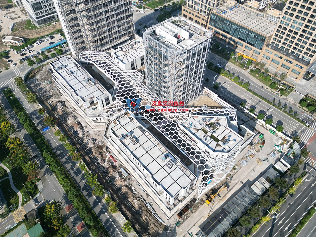 已完工，這個ETFE氣枕商業天幕閃亮登場！