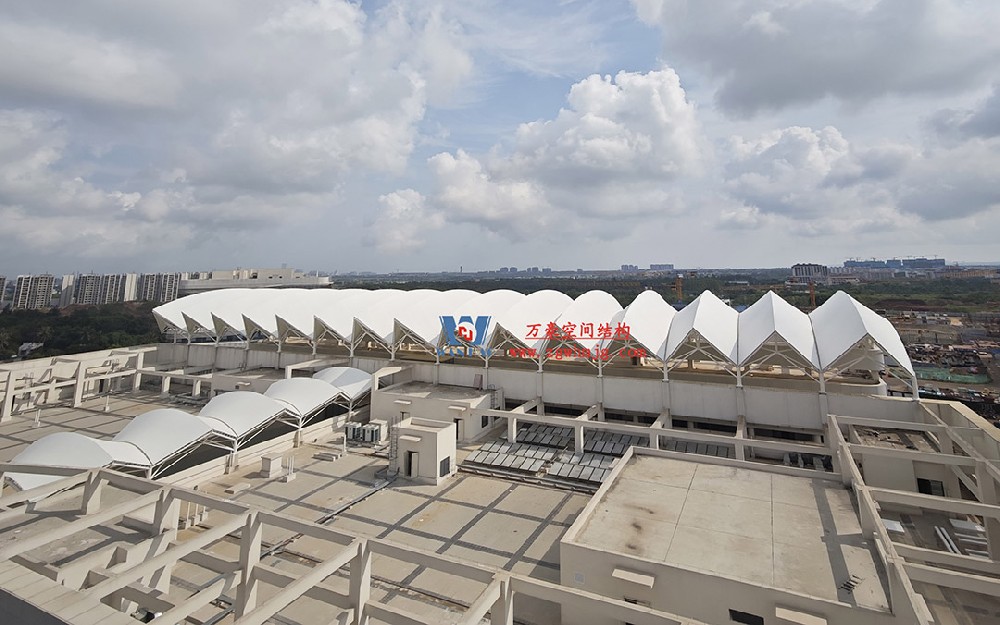 海南醫學院第一附屬醫院江東新院區連廊天幕順利完工