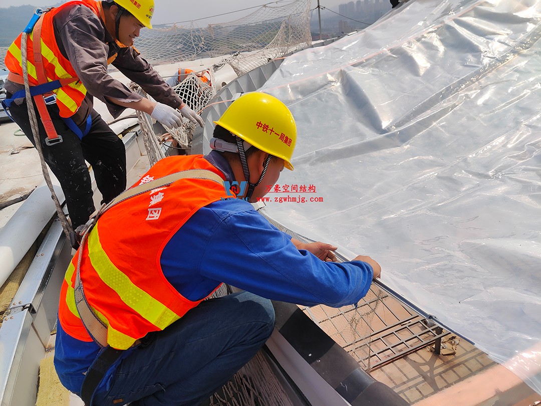 提檔提速，ETFE氣枕膜結構天窗正在火熱施工安裝中