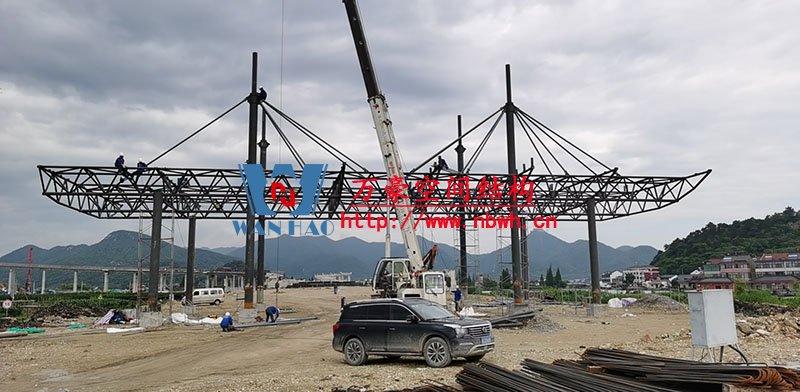 紹興福全高速收費站頂棚工程鋼結構安裝完成