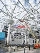 聊城萬達屋頂七彩小鎮“寓意祥云”結構工作基本成型